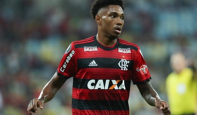 Um gol e nenhuma assistência após 990 minutos: Vitinho tem início longe do sonhado no Fla