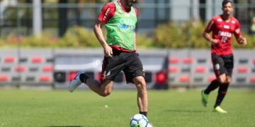Flamengo realiza treino forte no Ninho do Urubu