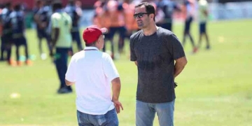 Diretoria do Flamengo se reúne com elenco antes de confronto com o Inter