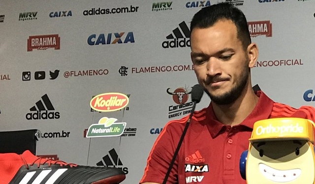 Antes de clássico, Réver pede para Fla esquecer crise no Vasco: "Temos nada a ver com isso"