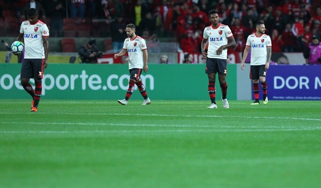 Barbieri muda estilo, mas derrota evidencia falta de confiança e aumenta pressão no Flamengo