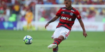 Com duas assistências para gol, Trauco celebra vitória diante do Atlético