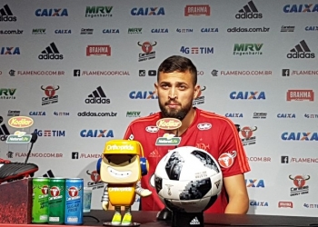 Com incerteza sobre futuro de Barbieri, Léo Duarte defende o técnico no Flamengo: "É quem a gente quer"