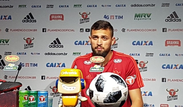 Com incerteza sobre futuro de Barbieri, Léo Duarte defende o técnico no Flamengo: "É quem a gente quer"