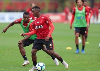 Com meia de 18 anos, sem Uribe e Rodinei, Fla divulga relacionados para enfrentar o Galo