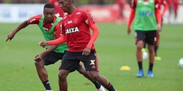 Com meia de 18 anos, sem Uribe e Rodinei, Fla divulga relacionados para enfrentar o Galo
