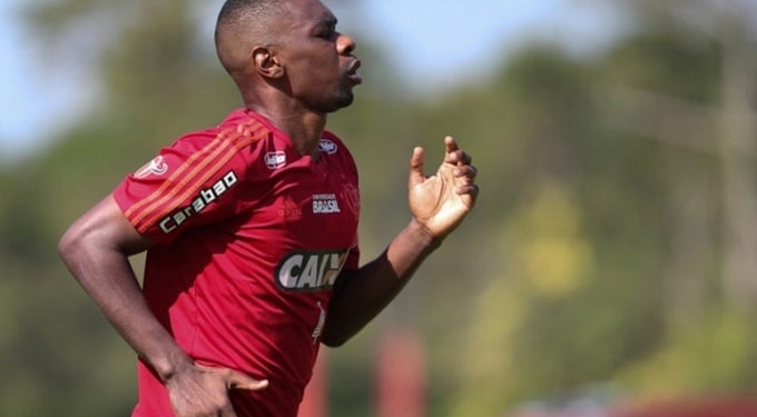 Com recuperação de seis a oito meses, Juan definirá seu futuro no Flamengo