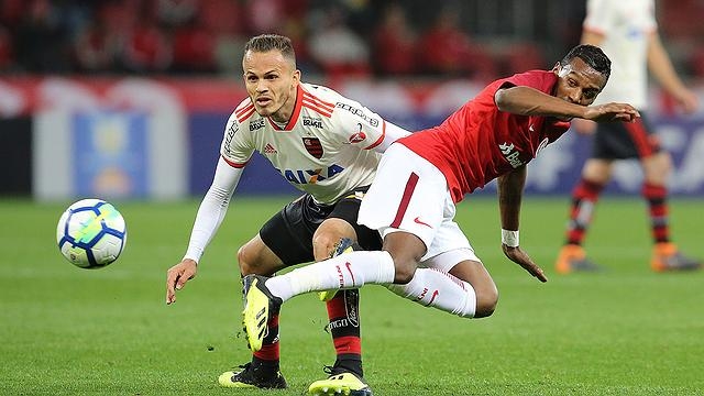 Desfigurado e desorientado, Flamengo não se encontra e cai na tabela após derrota para o Inter