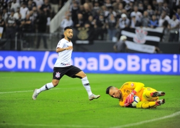 Diego Alves tem lesão constatada na coxa esquerda; exames não apontam contusão em Diego