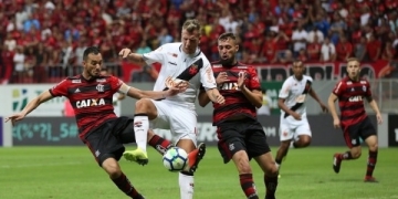 Flamengo empata com o Vasco em clássico conturbado em Brasília