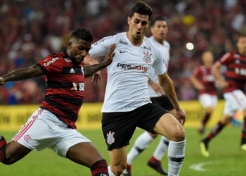 Fla levanta 49 bolas na área e sofre para definir em momento-chave do ano
