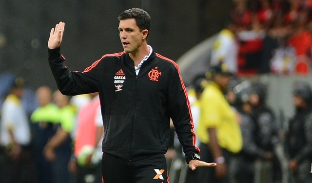 Flamengo faz reunião hoje para decidir futuro de Barbieri