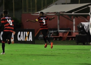 Flamengo leva 6 do Vitória na semifinal do Brasileirão sub-20