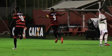 Flamengo leva 6 do Vitória na semifinal do Brasileirão sub-20