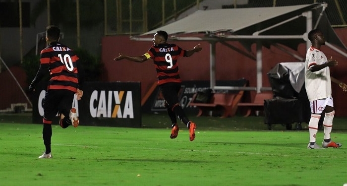Flamengo leva 6 do Vitória na semifinal do Brasileirão sub-20