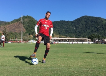 Flamengo não pagará multa de R$ 1 milhão e abre mão de Réver contra o Inter