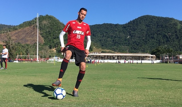 Flamengo não pagará multa de R$ 1 milhão e abre mão de Réver contra o Inter