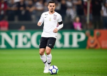 Flamengo pretende denunciar Corinthians, caso escale Fagner na semifinal da Copa do Brasil