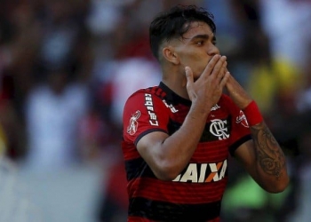 Flamengo vence Atlético-MG e fica a 3 pontos da liderança
