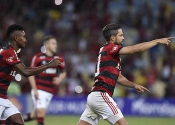 Flamengo vence a Chape e segue perseguindo o líder São Paulo