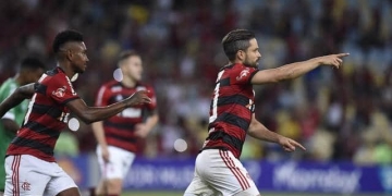 Flamengo vence a Chape e segue perseguindo o líder São Paulo