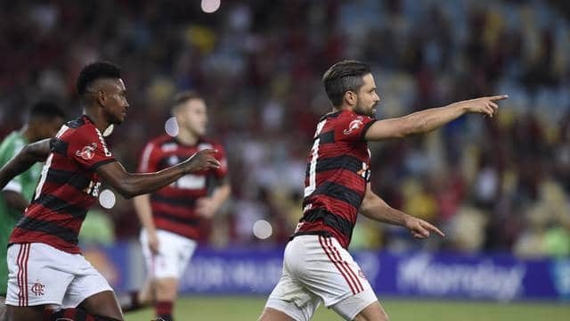 Flamengo vence a Chape e segue perseguindo o líder São Paulo