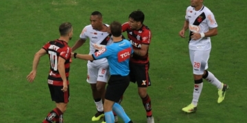 Flamengo é o líder em cartões vermelhos no Brasileirão