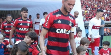 Jornalistas comentam sobre caso Réver, e Barreto afirma que Rodrigo Caetano foi quem alertou o Inter