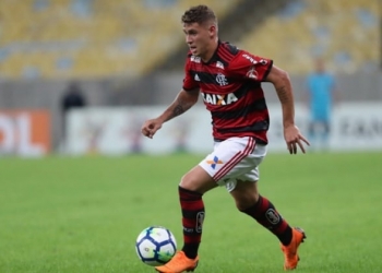 10 minutos em dois meses: Matheus Savio 'ressurge' como opção no Fla