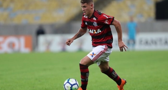 10 minutos em dois meses: Matheus Savio 'ressurge' como opção no Fla