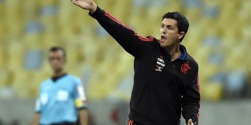 Mauricio Barbieri diz que Flamengo "encurralou" Corinthians e espera mais espaços no jogo de volta em São Paulo