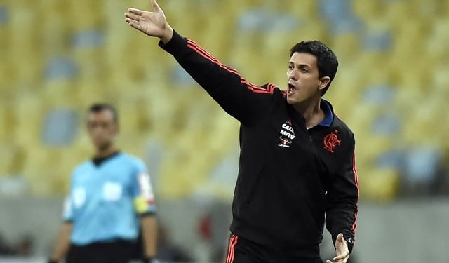 Mauricio Barbieri diz que Flamengo "encurralou" Corinthians e espera mais espaços no jogo de volta em São Paulo