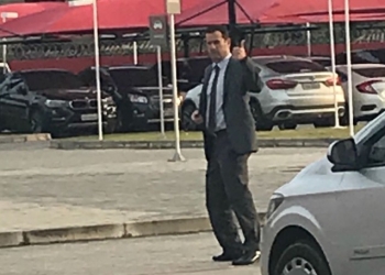 No dia seguinte da derrota para o Ceará, vice de futebol e diretores acompanham treino do Fla no Ninho