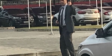 No dia seguinte da derrota para o Ceará, vice de futebol e diretores acompanham treino do Fla no Ninho