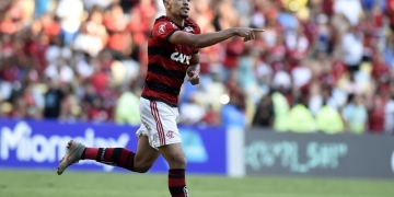 Um 9 legítimo: Paquetá volta a brilhar no alto e decide para o Fla em meio à seca de centroavantes