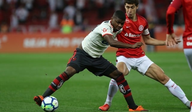 Quem é o 9? Barbieri faz rodízio com centroavantes do Flamengo e aguarda afirmação na posição
