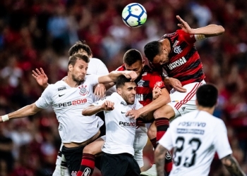 Réver diz que Flamengo não cumpriu dever em casa: "A gente tem sofrido no quesito finalização"