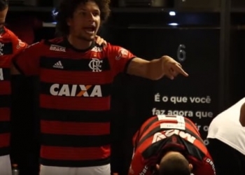Réver lembra tropeço rival no vestiário do Fla: "Campeonato dando oportunidade grande"