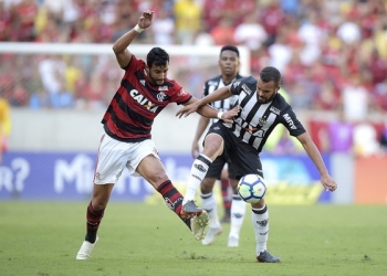 Suspenso, Henrique Dourado desfalca o Flamengo contra o Bahia