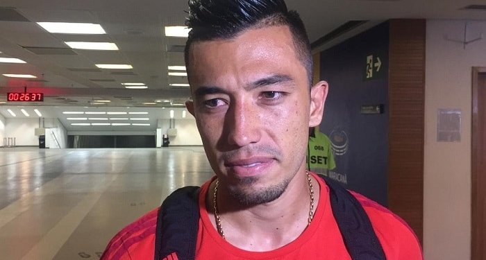 Uribe pede, sinaliza, mas fica isolado e cumpre mais um jogo de agonia no Fla