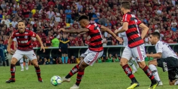 Vaias, aplausos e a ciranda pela qual passa o elenco rubro-negro
