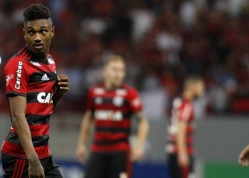 Vice de futebol do Flamengo defende Vitinho: ‘Está vindo sem pré-temporada’