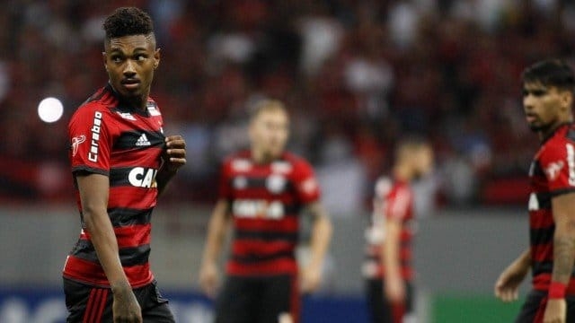 Vice de futebol do Flamengo defende Vitinho: ‘Está vindo sem pré-temporada’