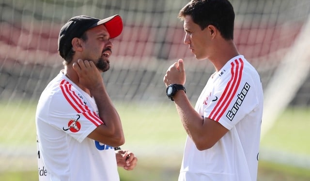 Incerteza de mercado trava demissão, e Flamengo se divide entre aguardar ou ter interino