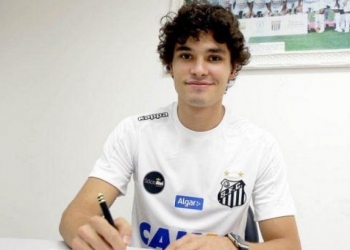 Flamengo planeja 2019 e mira lateral Dodô do Santos