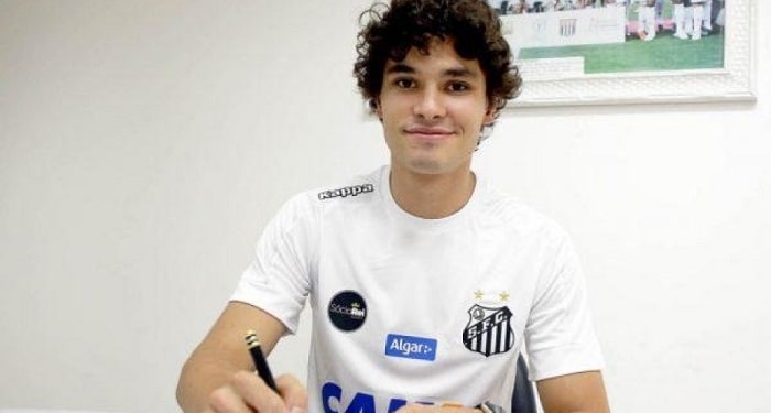 Flamengo planeja 2019 e mira lateral Dodô do Santos