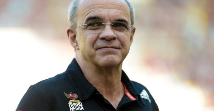 Torcida do Fla protesta contra time e xinga presidente no Maracanã