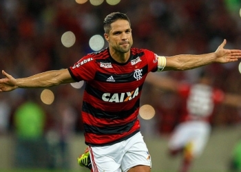 Uma derrota em 21 jogos: em alta nos clássicos, Diego é trunfo do Flamengo contra o Vasco