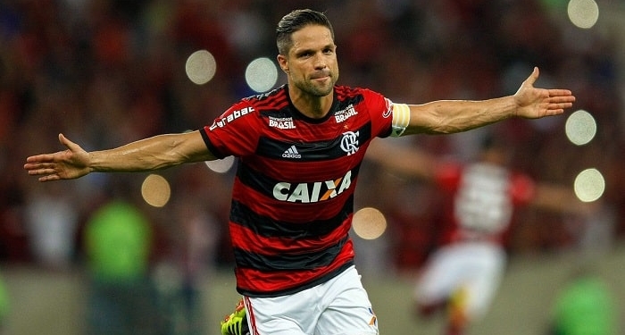 Uma derrota em 21 jogos: em alta nos clássicos, Diego é trunfo do Flamengo contra o Vasco