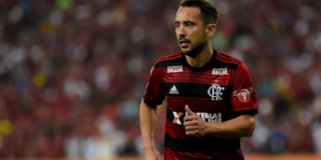 "Resta pegar firme no Brasileiro", diz Everton Ribeiro após queda do Fla